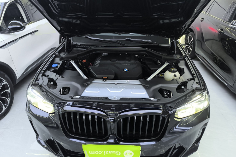 宝马X3 2022款 改款二 xDrive30i 领先型 M曜夜套装机舱底盘24