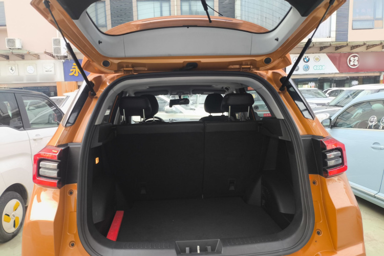 奇瑞 瑞虎5x 2019款 1.5L CVT智耀版机舱底盘23