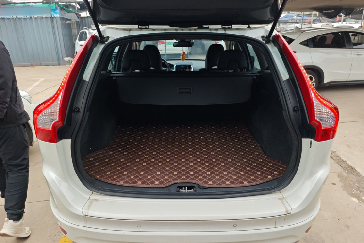 沃尔沃XC60 2017款 T5 智进升级版机舱底盘23