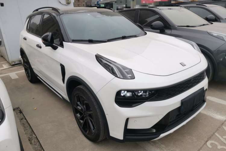 领克01 2023款 1.5TD EM-F 晨曦车身外观3