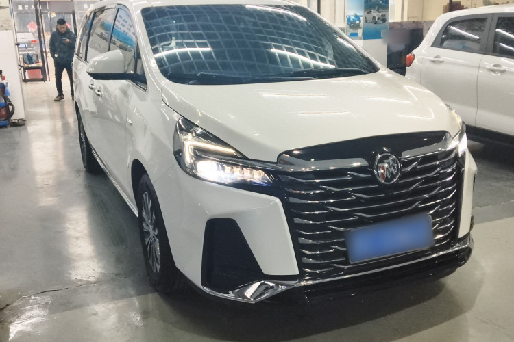 别克GL8 2023款 陆上公务舱 尊贵型车身外观3