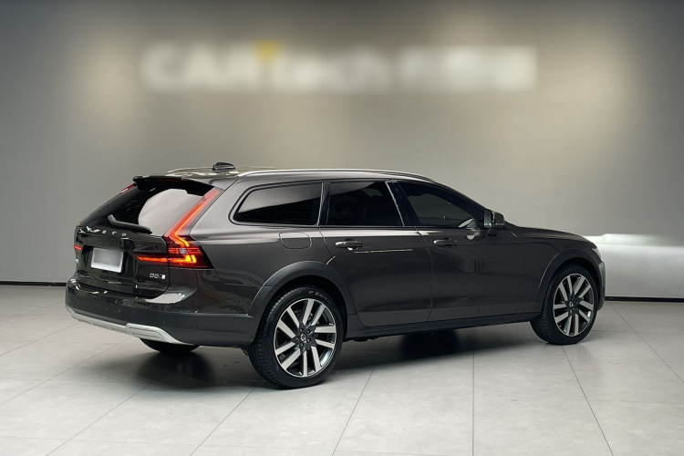 沃尔沃V90 2024款 Cross Country B5 AWD 智尊版车身外观6008