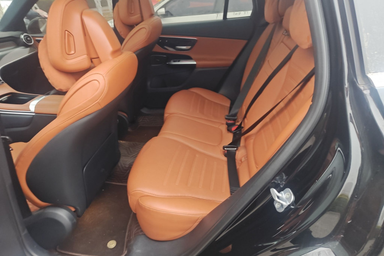 奔驰GLC 2023款 改款 GLC 260 L 4MATIC 动感型 5座中控内饰7004