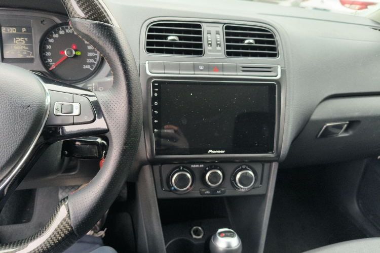 大众 Polo 2016款 1.4L 自动风尚型中控内饰7002