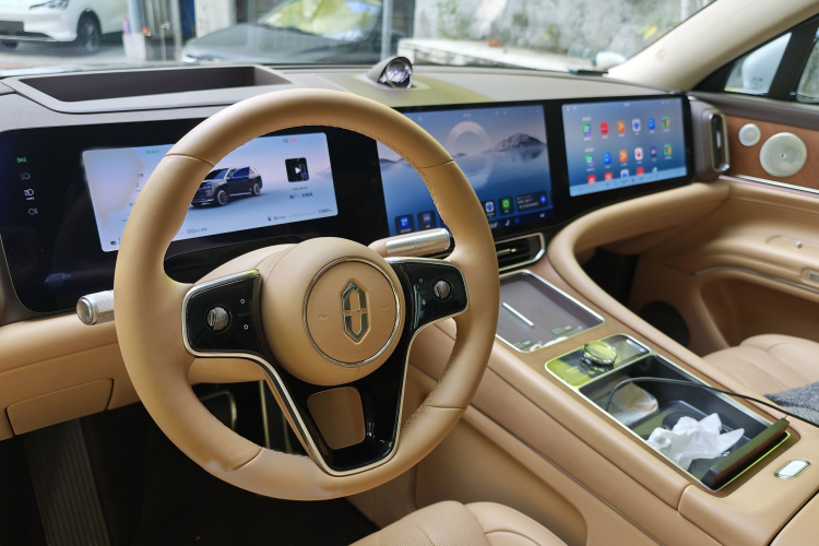 鸿蒙智行 问界M9 2024款 增程 Ultra版 52kWh 5座版中控内饰7002