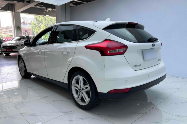 福特 福克斯 2020款 两厢经典 1.5L 自动风尚型车身外观6002