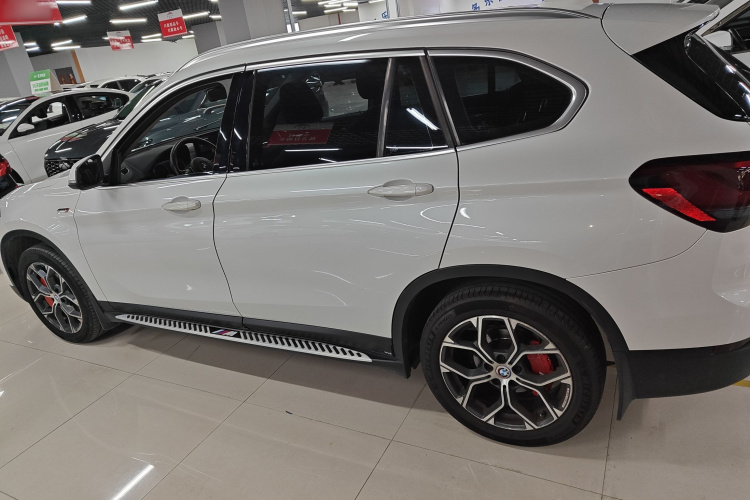 宝马X1 2020款 sDrive20Li 尊享型车身外观4