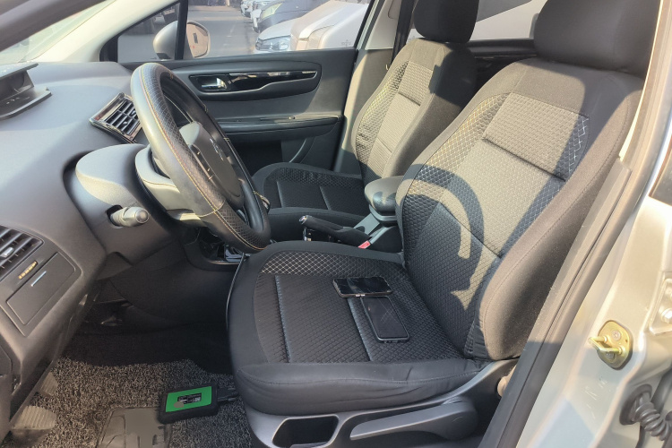 雪铁龙 世嘉 2013款 三厢 1.6L 手动品尚型中控内饰19