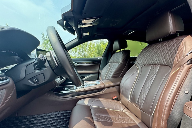 宝马7系 2021款 730Li M运动套装中控内饰7006