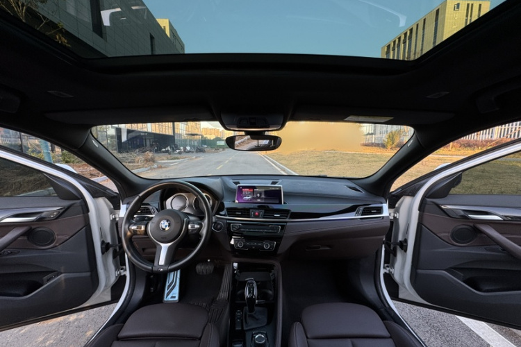 宝马X2 2020款 sDrive25i 领先型M越野套装中控内饰7004