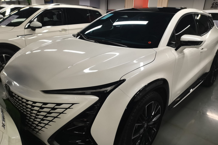 长安UNI-T 2023款 第二代 1.5T 尊贵型车身外观2