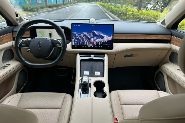 鸿蒙智行 问界M5 2022款 纯电四驱性能版中控内饰7001