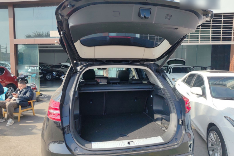 红旗HS5 2022款 改款 2.0T 智联旗享版机舱底盘23