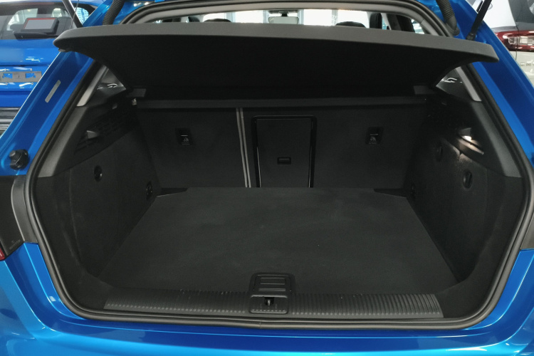 奥迪A3 2017款 Sportback 35 TFSI 进取型机舱底盘23