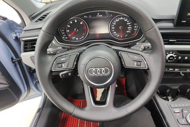 奥迪A4L 2018款 30周年年型 40 TFSI 进取型局部细节13