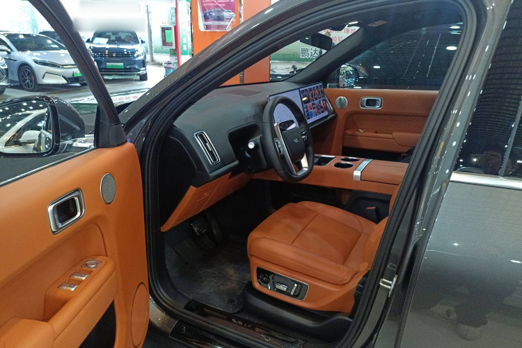 理想汽车 理想L8 2023款 Max中控内饰7003