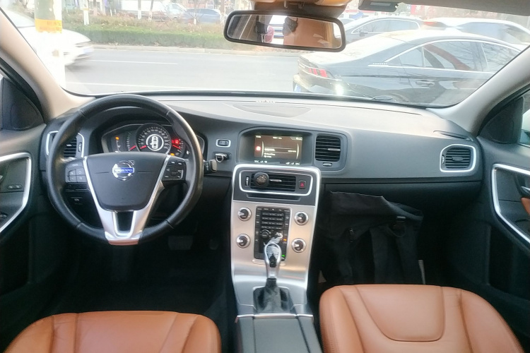 沃尔沃S60 2014款 S60L 2.0T 智远版中控内饰12