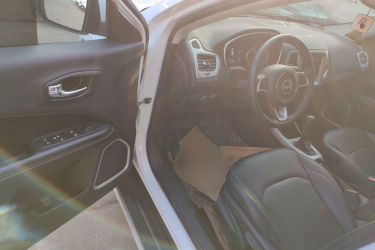 Jeep 指南者 2019款 200T 自动家享-互联大屏版中控内饰20