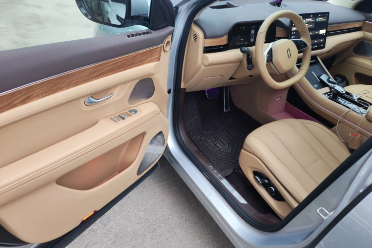 鸿蒙智行 问界M7 2024款 1.5T 智驾后驱Ultra版 5座中控内饰20