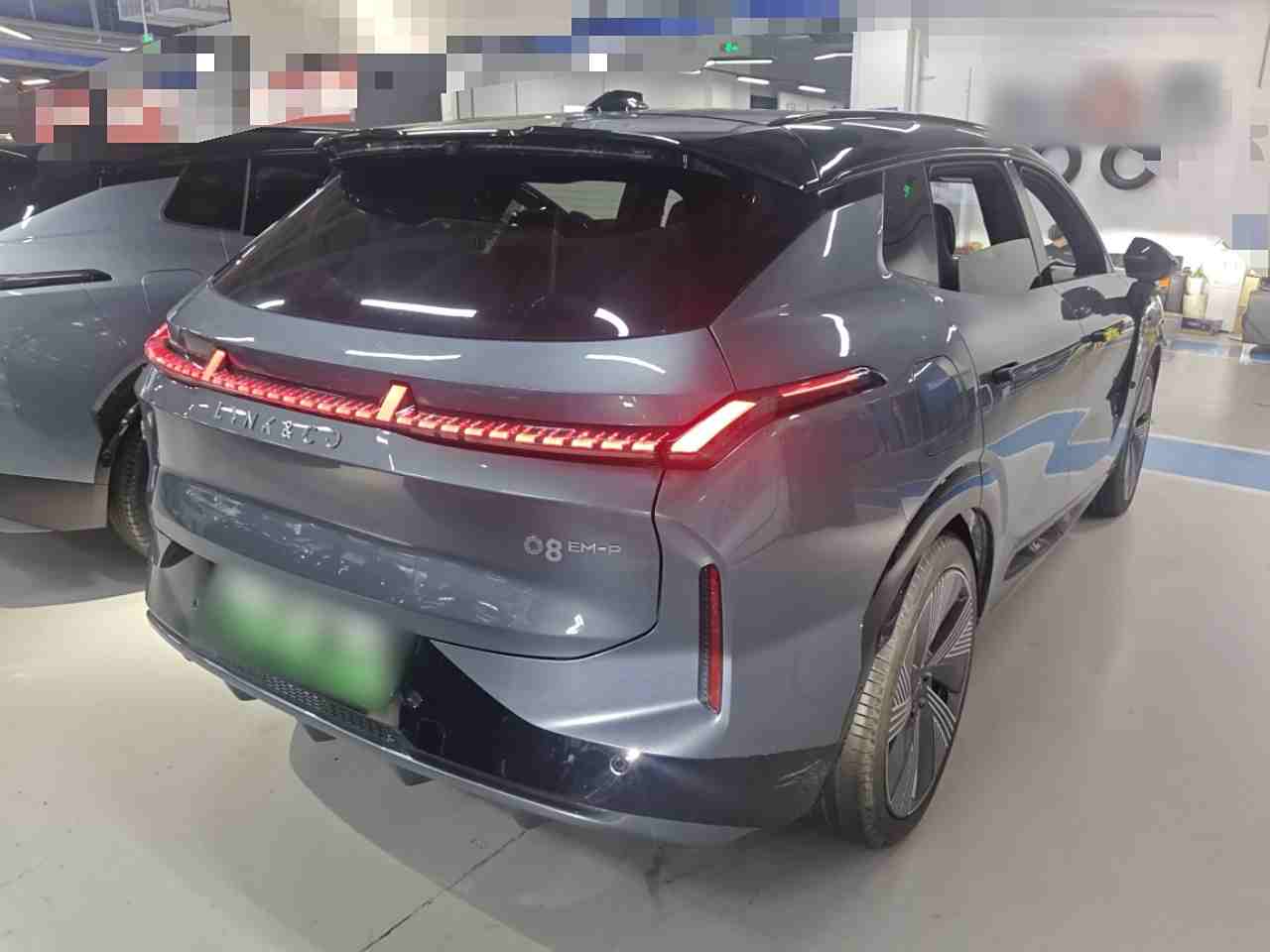 车辆右后45度外观展示