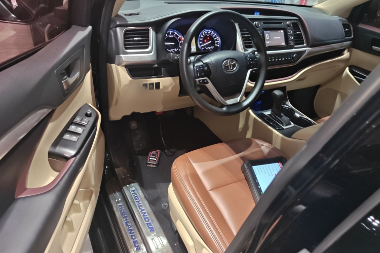 丰田 汉兰达 2017款 2.0T 两驱精英版 5座中控内饰7003