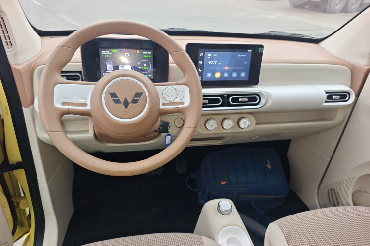 五菱汽车 宏光MINIEV 2024款 第三代 215km 进阶版中控内饰7002