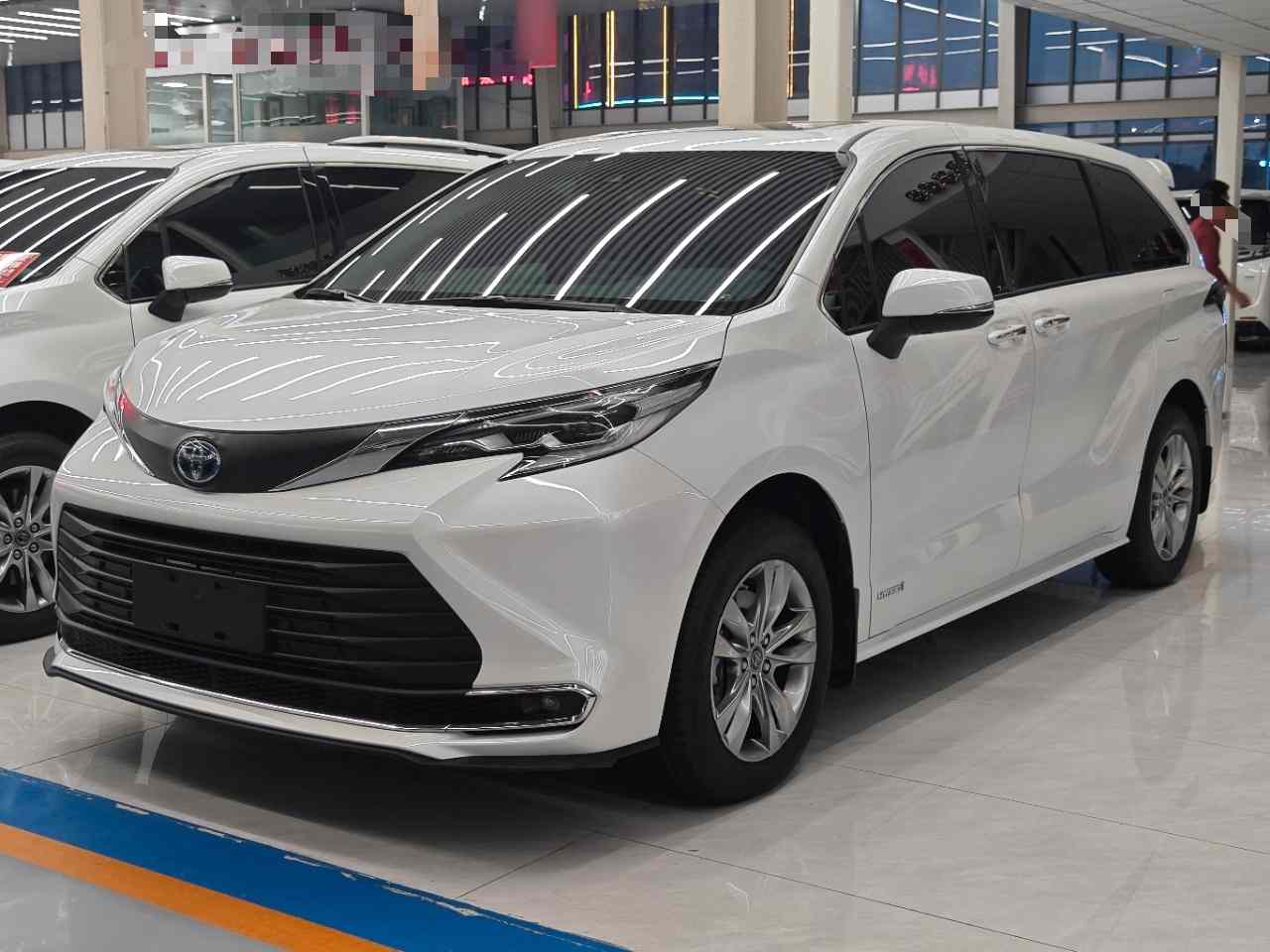 丰田 赛那SIENNA 2023款 2.5L混动 舒适版(2)