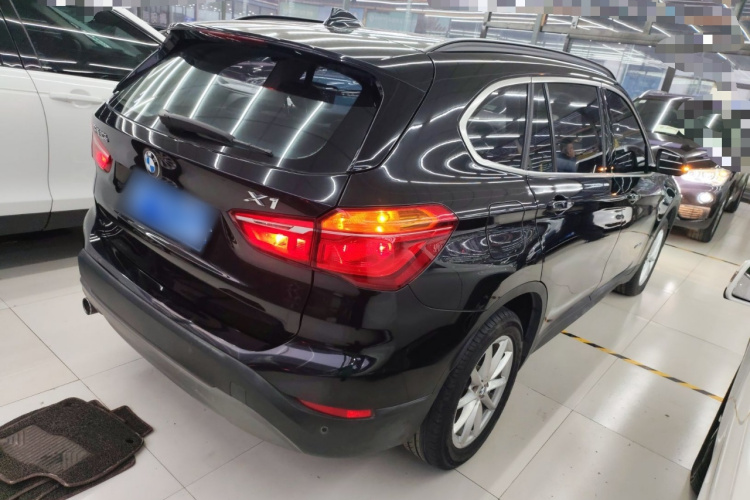 宝马X1 2018款 sDrive18Li 时尚型车身外观7