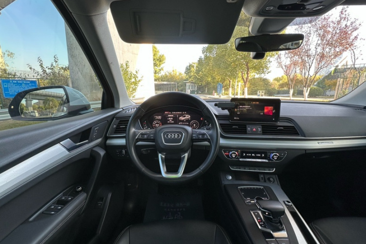 奥迪Q5L 2020款 40 TFSI 荣享时尚型中控内饰7001