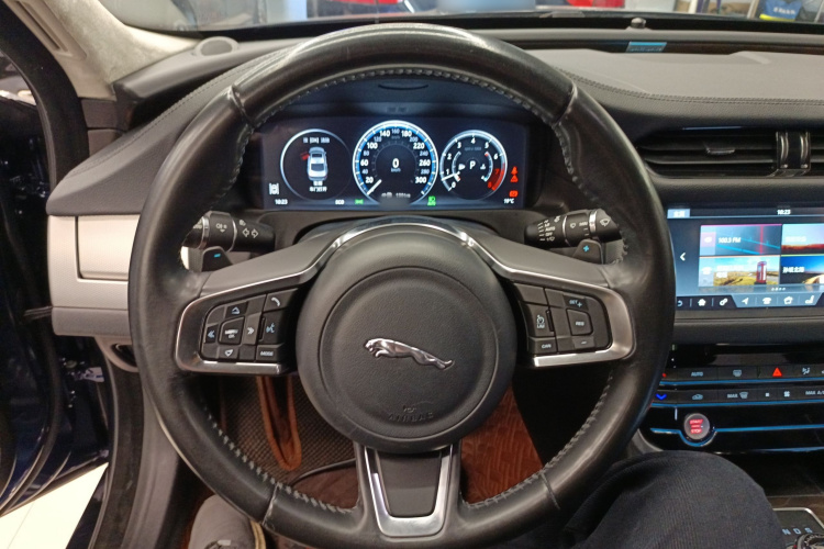 捷豹XFL 2018款 XFL 2.0T 250PS 豪华版局部细节13