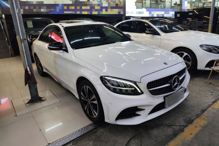 奔驰C级 2019款 C 260 运动版车身外观3