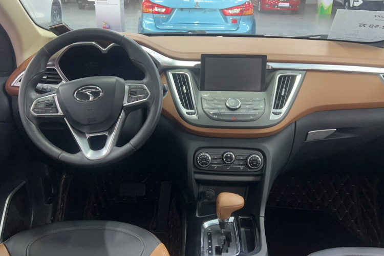 东南DX7 2015款 1.5T 自动尊贵型中控内饰12