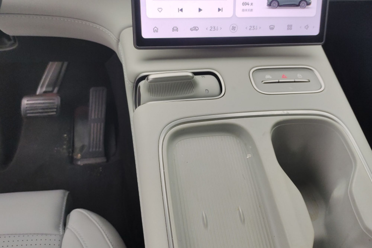 蔚来ES6 2023款 75kWh中控内饰7006