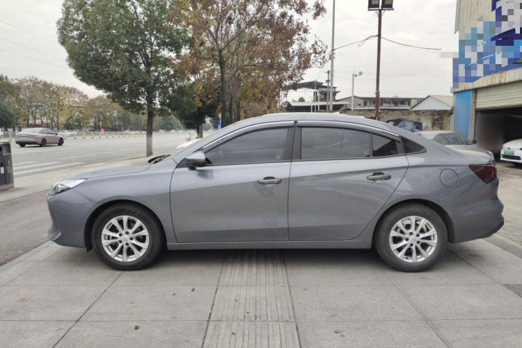 荣威i5 2023款 1.5L 手动舒享版车身外观6003