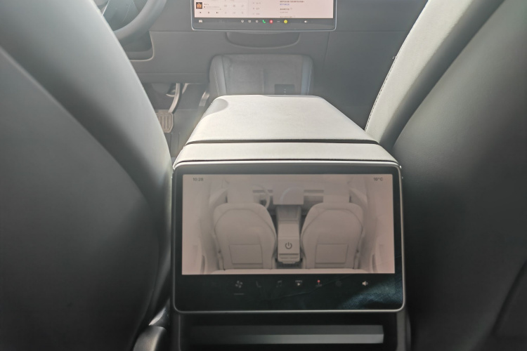 特斯拉 Model 3 2023款 后轮驱动版中控内饰7005