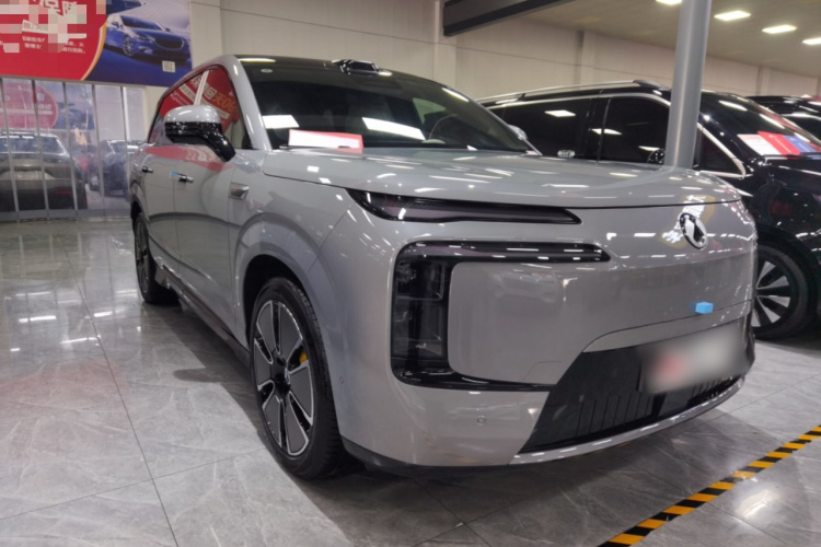 腾势N8L 2025款 旗舰型车身外观3