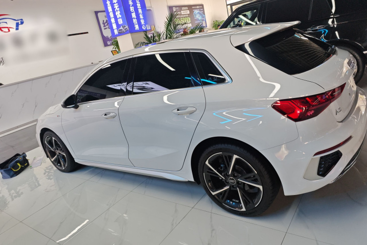奥迪A3 2023款 改款 Sportback 35 TFSI 时尚运动型车身外观4
