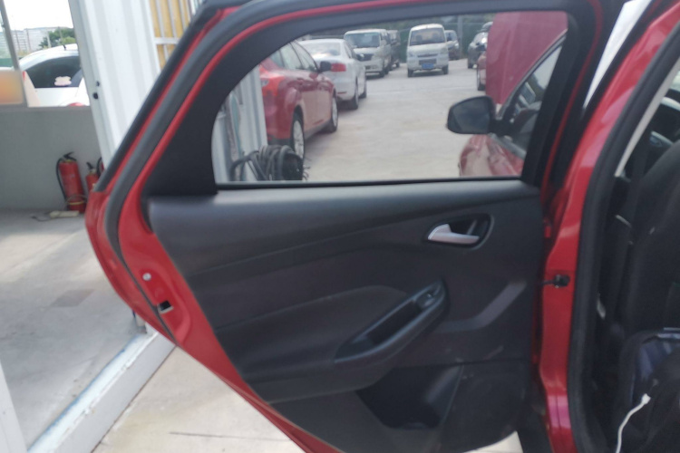 福特 福克斯 2017款 两厢 1.6L 自动舒适型智行版中控内饰7008