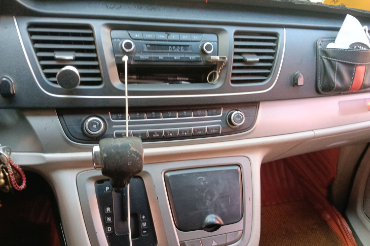 上汽大通MAXUS 大通G10 2014款 2.0T 自动精英版局部细节16