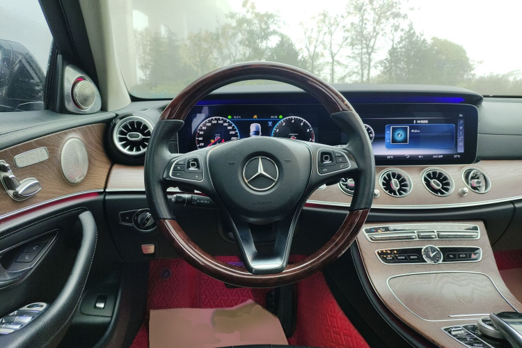 奔驰E级 2018款 E 200 L中控内饰13