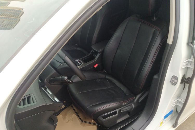 标致408 2014款 1.8L 自动豪华版中控内饰19