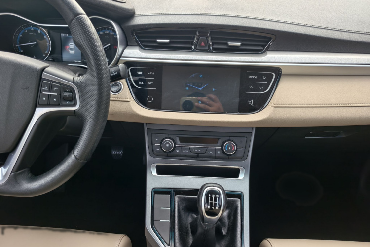 吉利汽车 帝豪 2018款 1.5L 手动豪华型中控内饰7006
