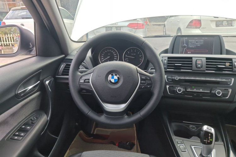 宝马1系(进口) 2013款 改款 116i 都市型中控内饰13