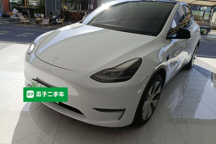 特斯拉 Model Y 2021款 标准续航后驱版车身外观1