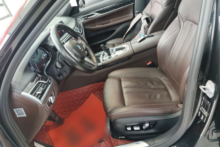 宝马7系 2018款 730Li 领先型 M运动套装中控内饰19