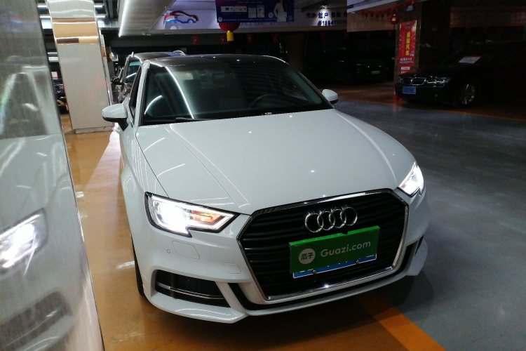 奥迪A3 2018款 30周年年型 Limousine 35 TFSI 时尚型车身外观3