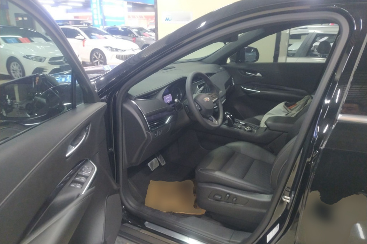 凯迪拉克XT4 2022款 28T 两驱风尚型中控内饰7003