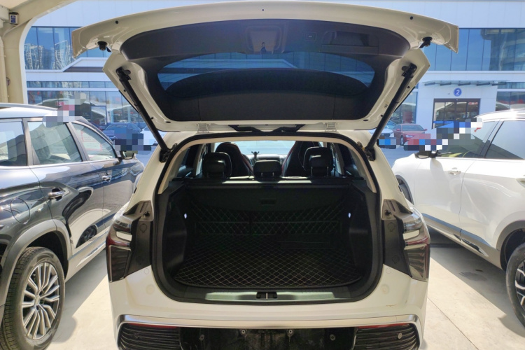 红旗HS3 2023款 1.5T 两驱善为版机舱底盘23