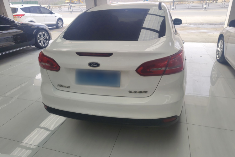 福特 福克斯 2017款 三厢 1.6L 自动舒适型智行版车身外观6