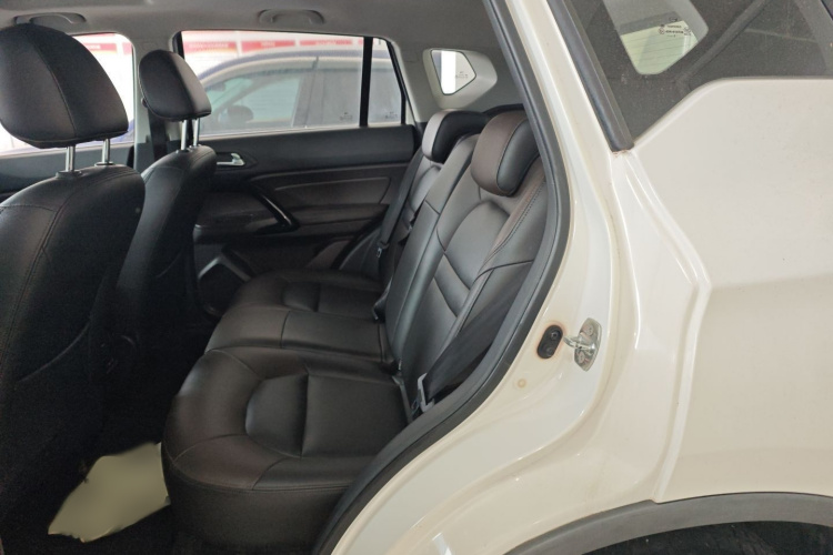 广汽传祺 传祺GS4 2017款 235T G-DCT两驱精英版中控内饰7004